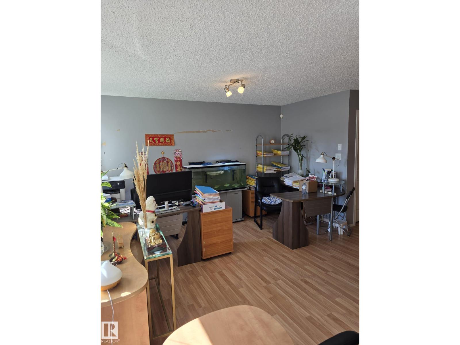 Photo 9 of 11 6304 Sandin Wy Nw, Edmonton AB