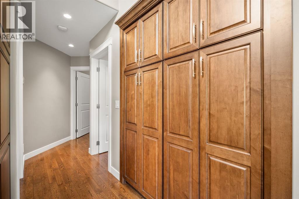 Photo 17 of 50 Glenfield Road Sw, Calgary AB