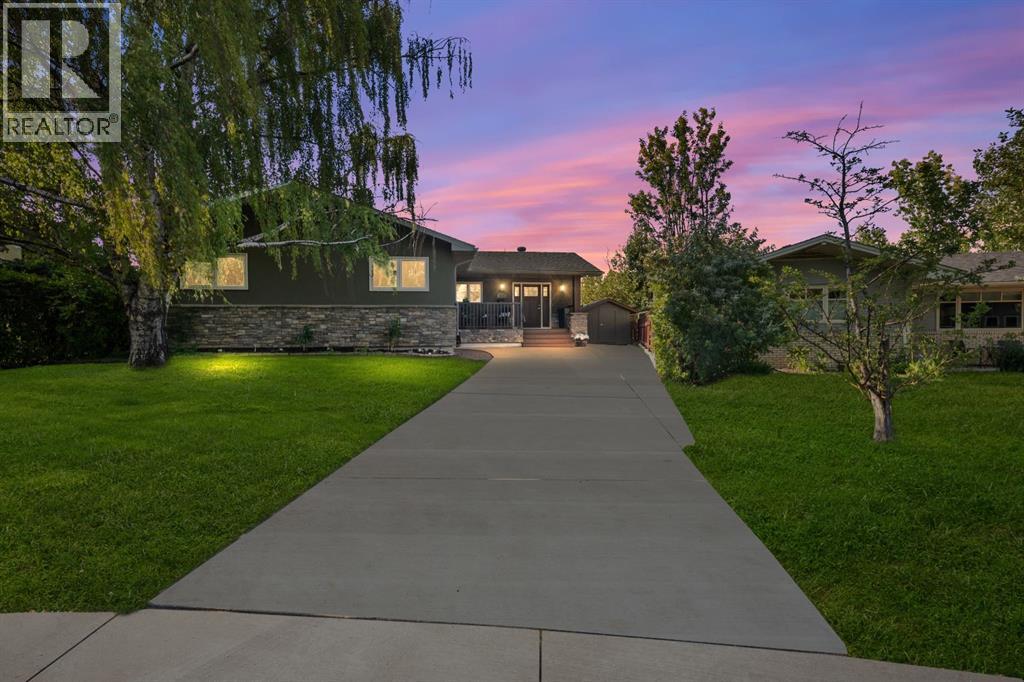 Photo 1 of 50 Glenfield Road Sw, Calgary AB