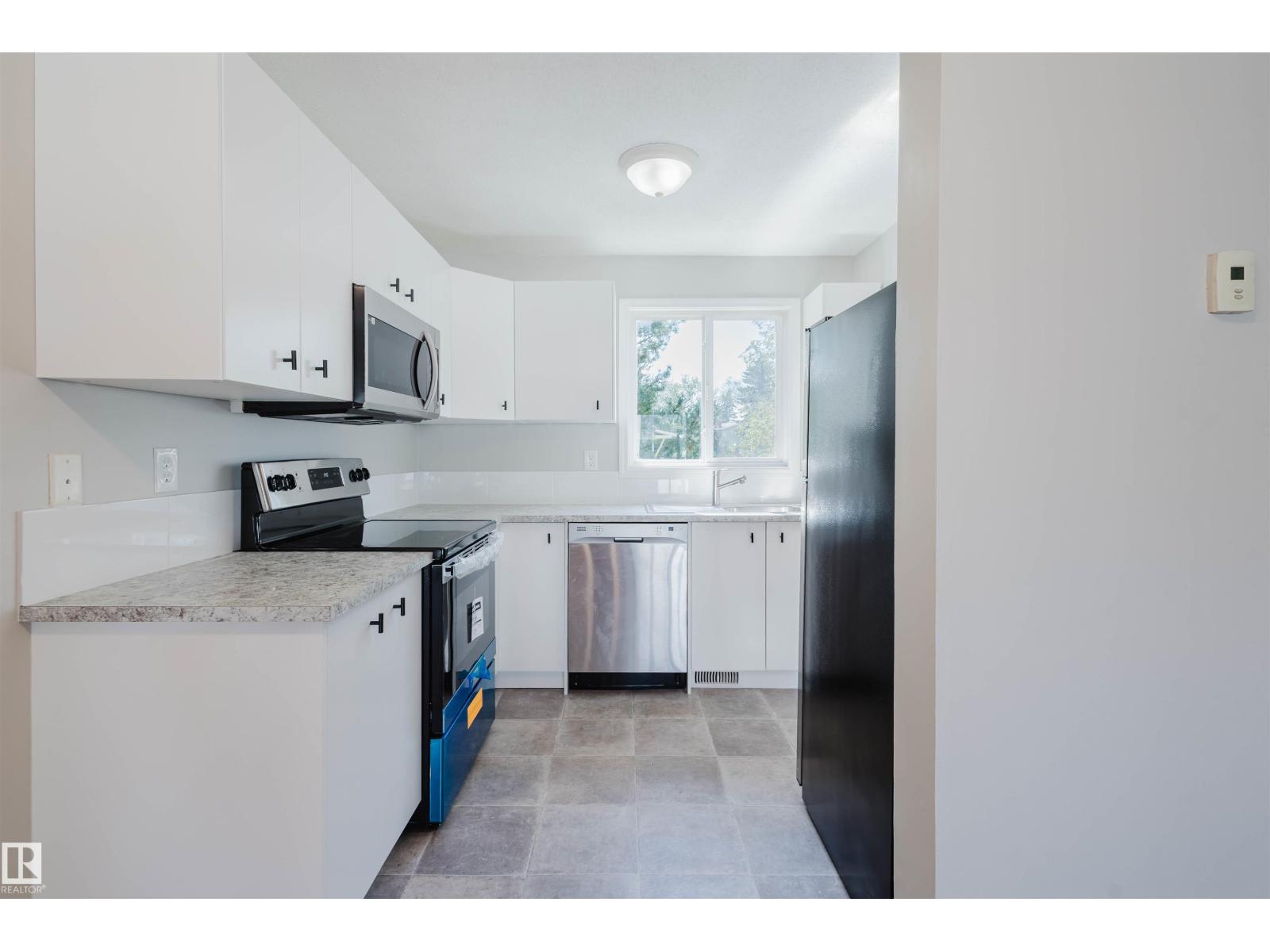 Photo 13 of 18160 81 Av Nw, Edmonton AB