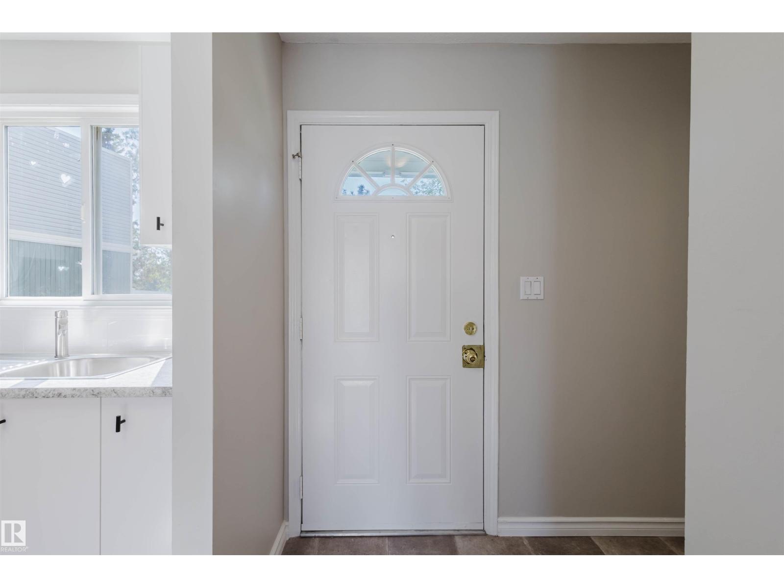 Photo 5 of 18160 81 Av Nw, Edmonton AB