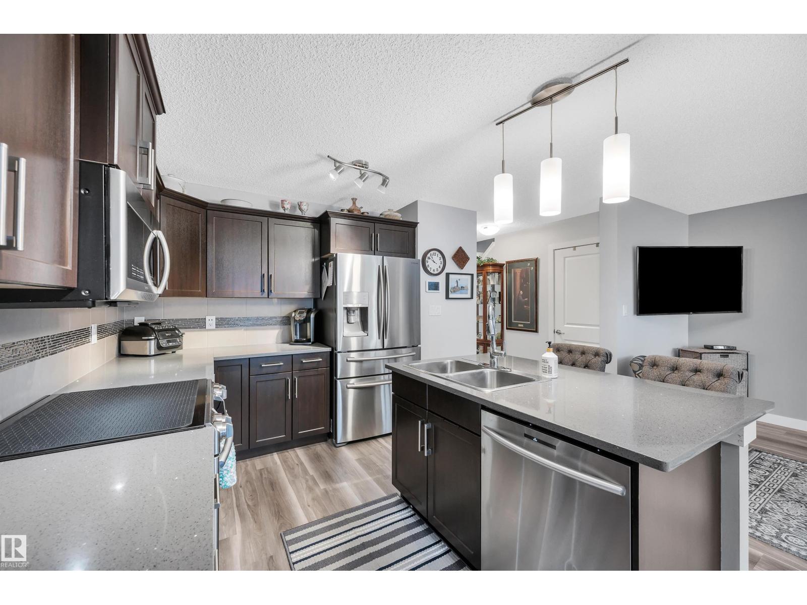 Photo 10 of 46 2004 Trumpeter Wy Nw, Edmonton AB