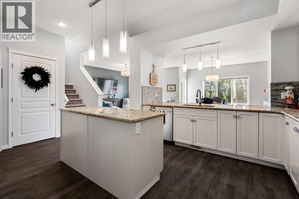 Photo 12 of 77 Copperpond Street Se, Calgary AB