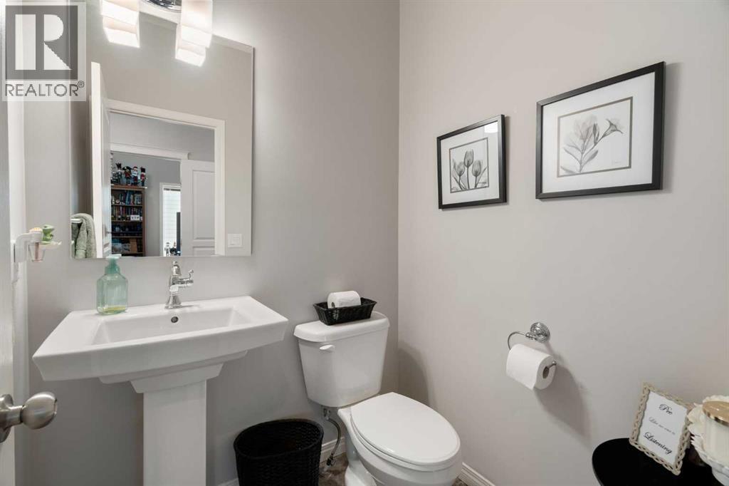 Photo 15 of 77 Copperpond Street Se, Calgary AB
