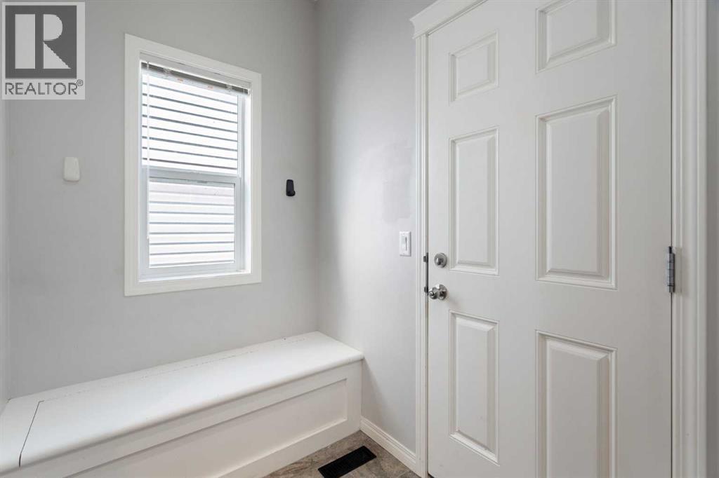 Photo 16 of 77 Copperpond Street Se, Calgary AB