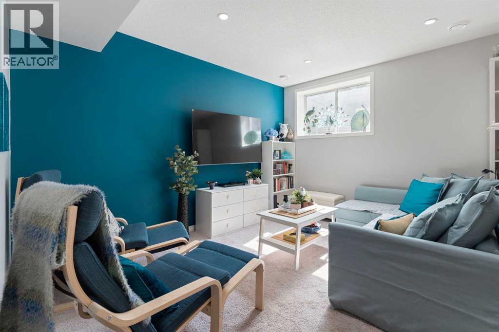 Photo 33 of 77 Copperpond Street Se, Calgary AB