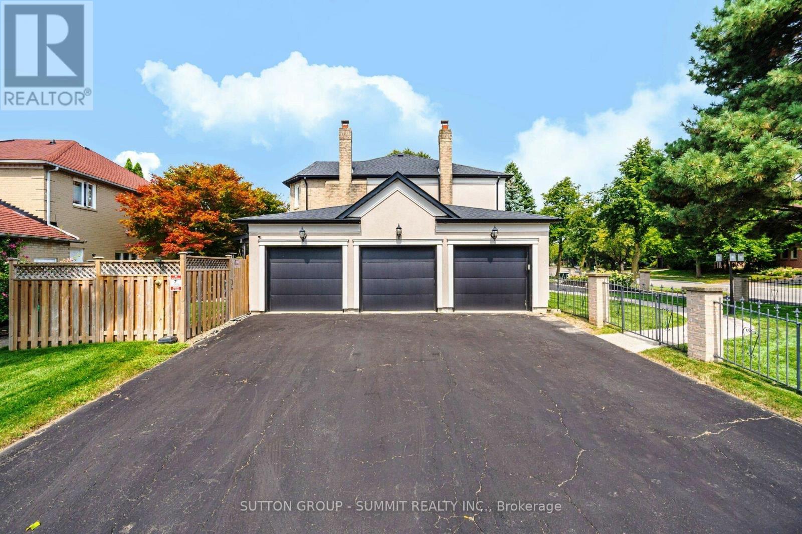 Photo 2 of 4508 Credit Pointe Drive, Mississauga ON