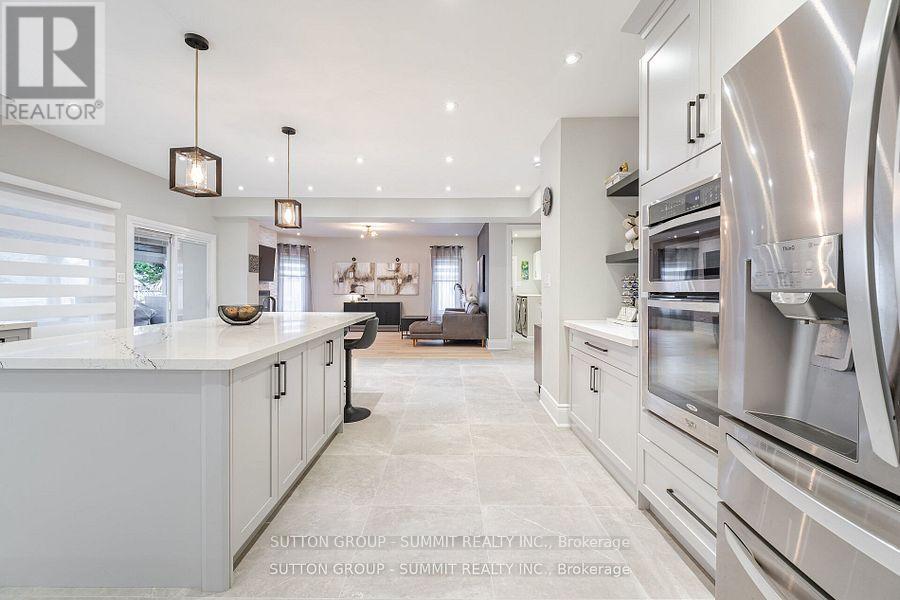 Photo 5 of 4508 Credit Pointe Drive, Mississauga ON