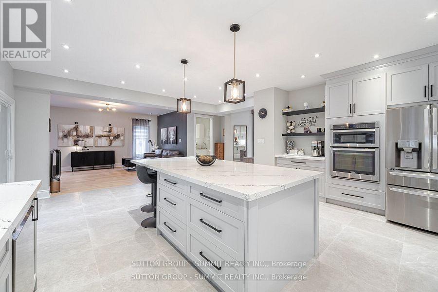 Photo 7 of 4508 Credit Pointe Drive, Mississauga ON