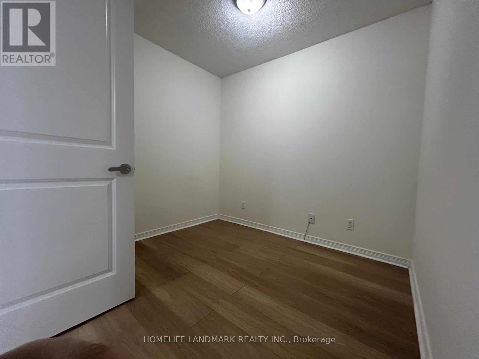 Photo 13 of 502 330 Red Maple Road, Richmond Hill ON