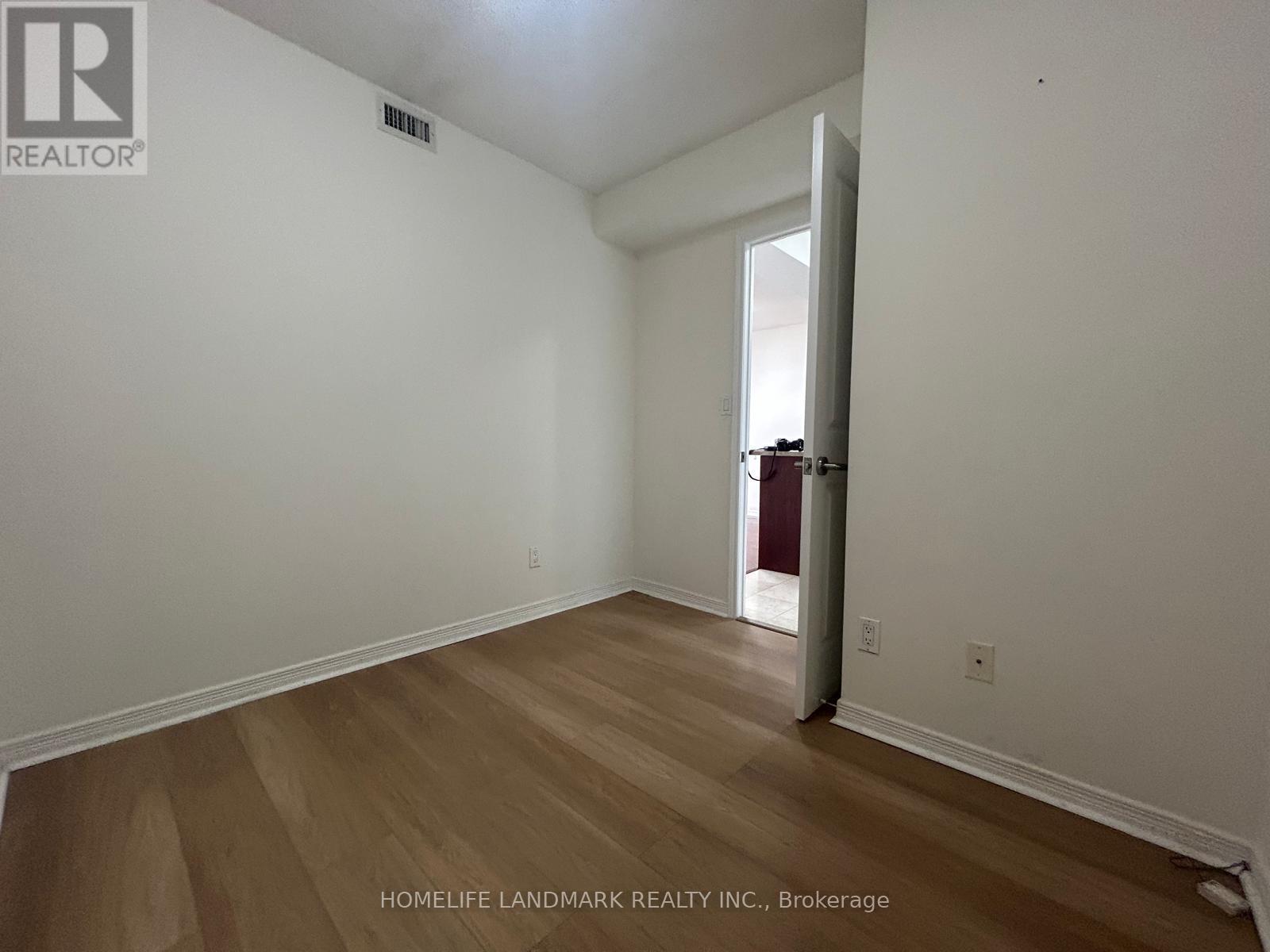 Photo 14 of 502 330 Red Maple Road, Richmond Hill ON