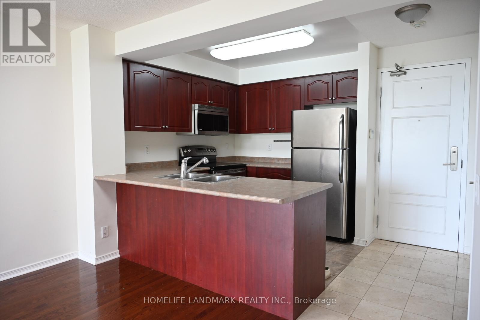 Photo 3 of 502 330 Red Maple Road, Richmond Hill ON