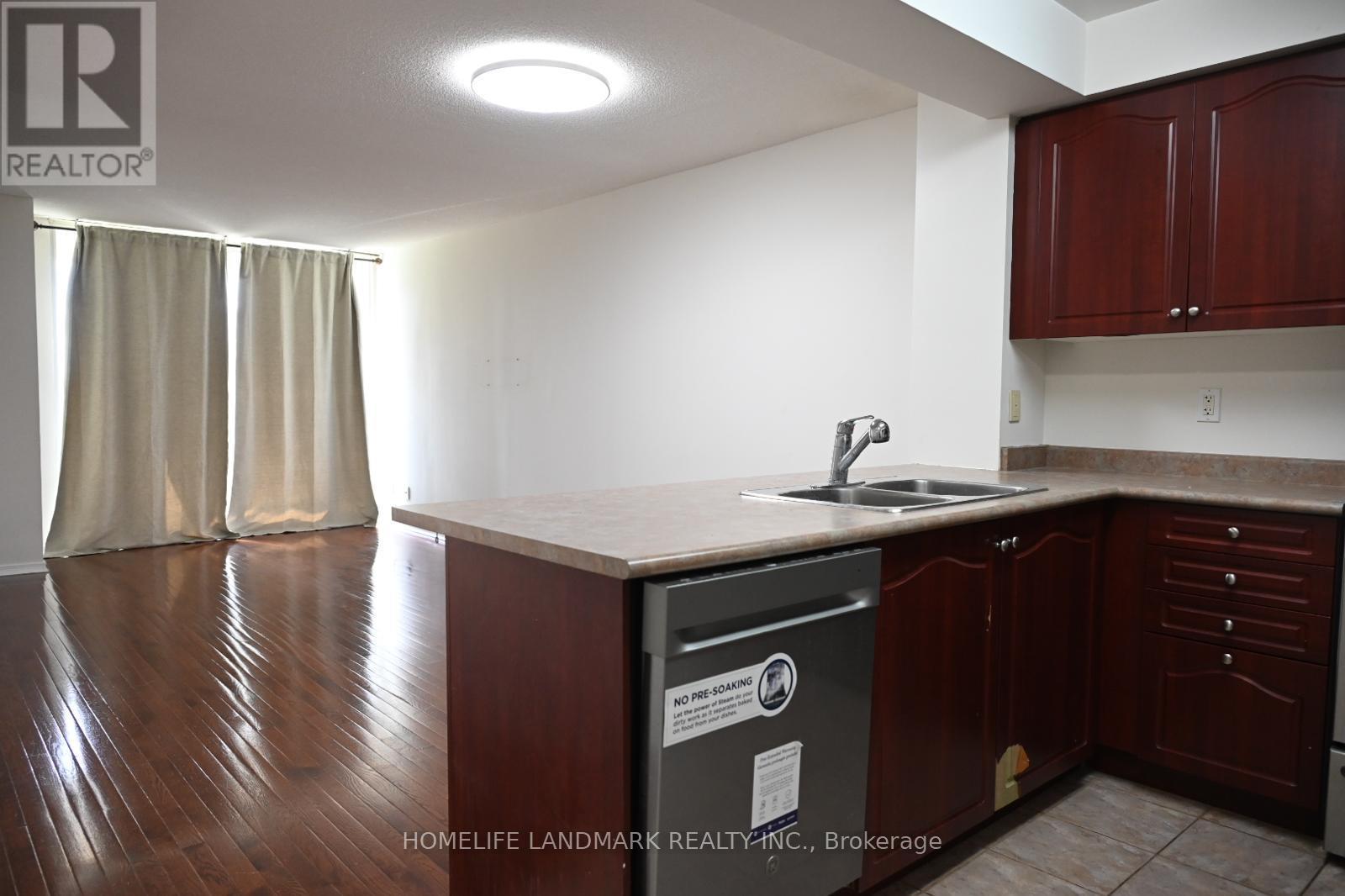 Photo 7 of 502 330 Red Maple Road, Richmond Hill ON