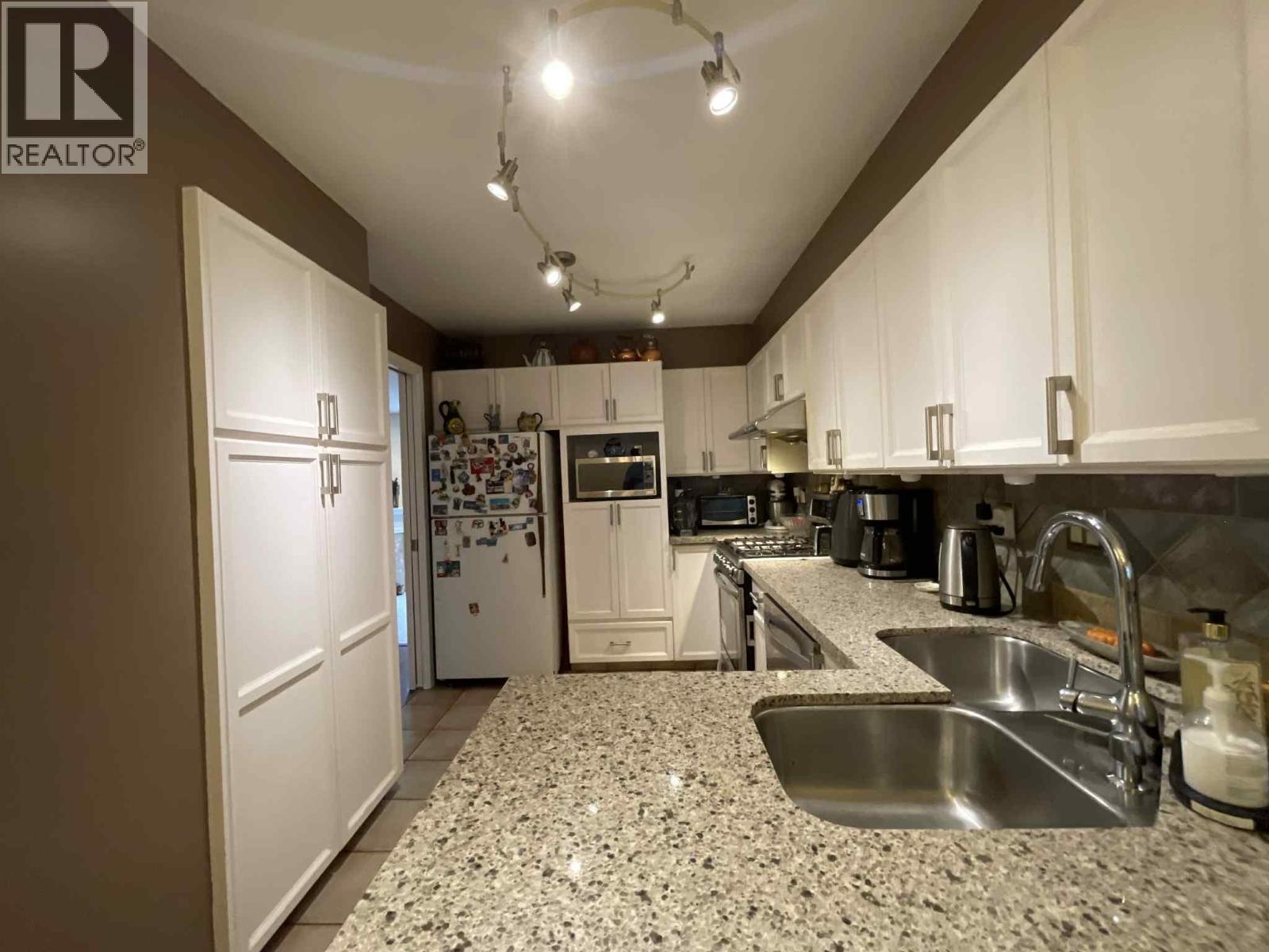 Photo 8 of 20 920 Citadel Drive, Port Coquitlam BC