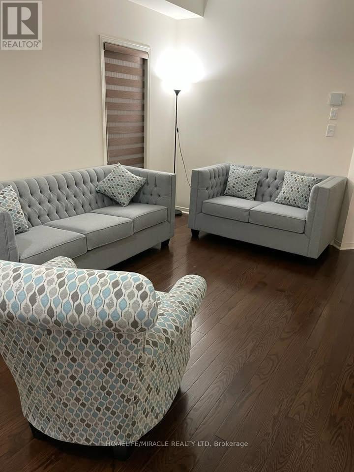 Photo 5 of 23 Cookview Drive, Brampton ON