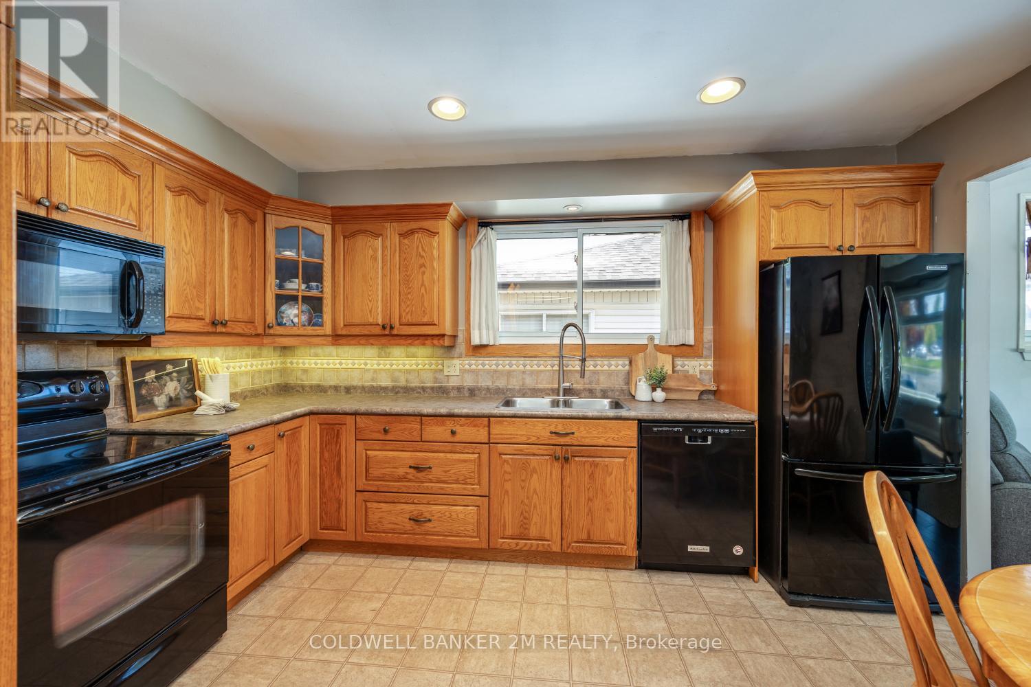 Photo 13 of 246 Harmony Road N, Oshawa ON