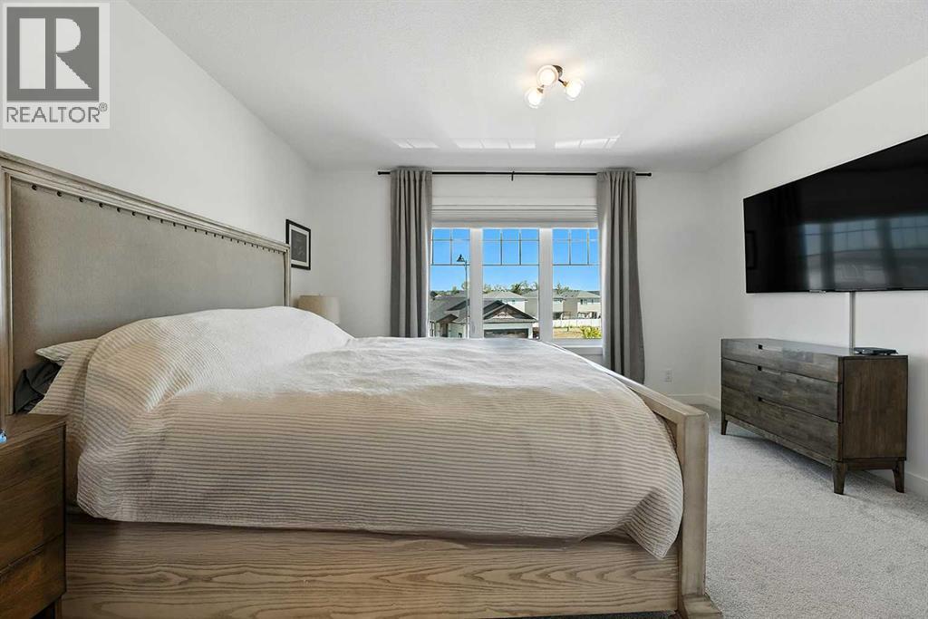 Single Family House for Sale in  Emmett Crescent Evergreen Red Deer 