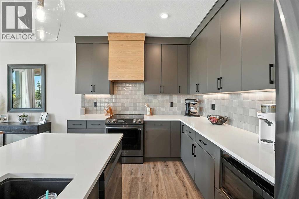 Single Family House for Sale in  Emmett Crescent Evergreen Red Deer 