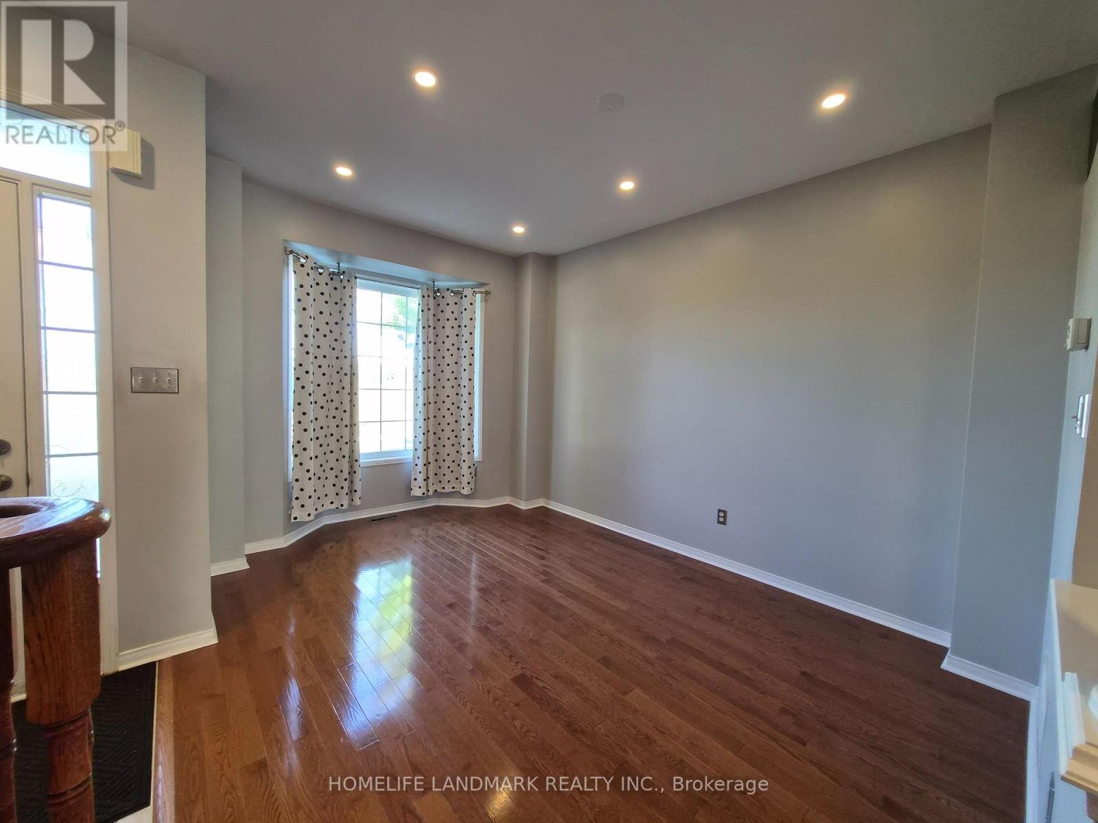 Photo 3 of 63 Delray Drive, Markham ON