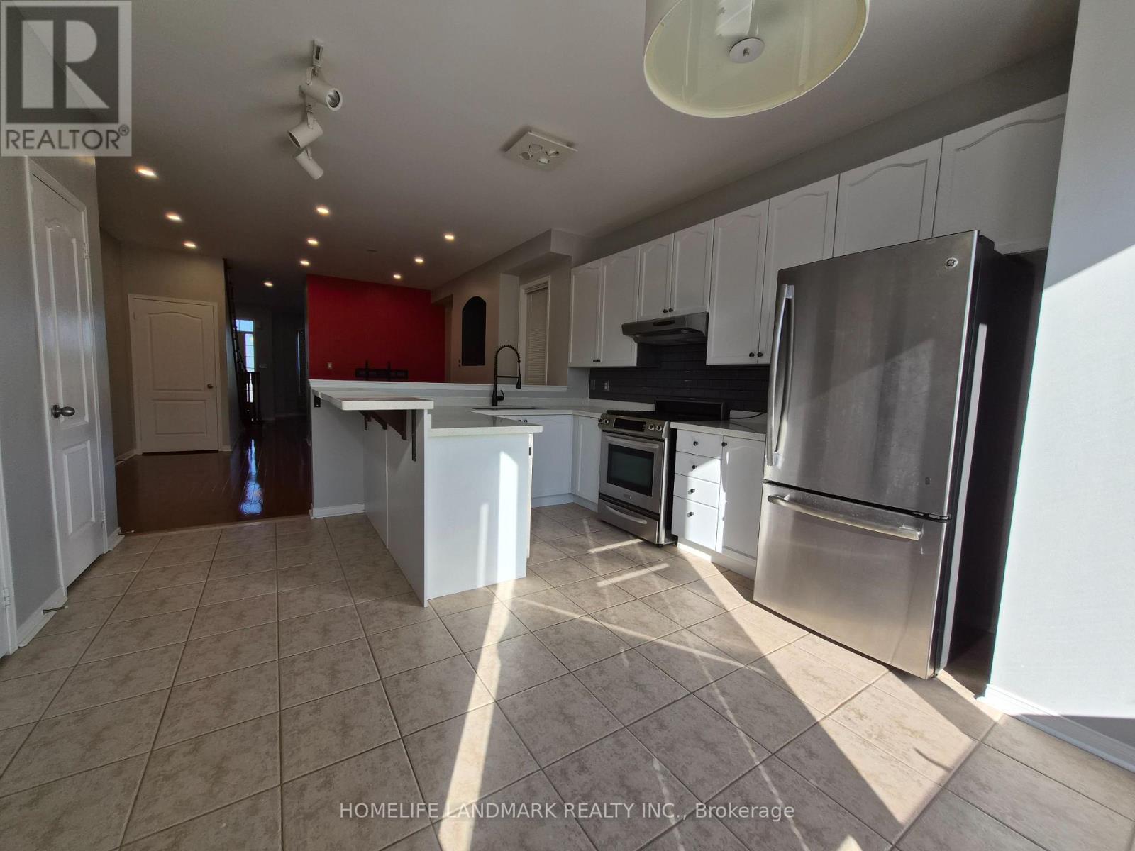 Photo 5 of 63 Delray Drive, Markham ON