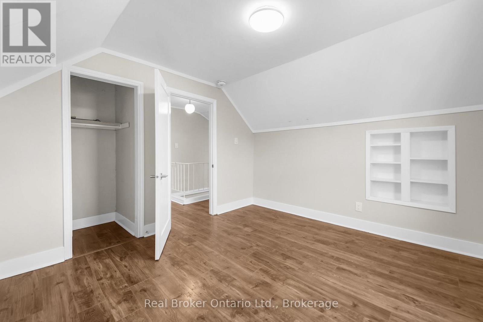 Photo 16 of Upper 223 Bond Street N, Hamilton ON