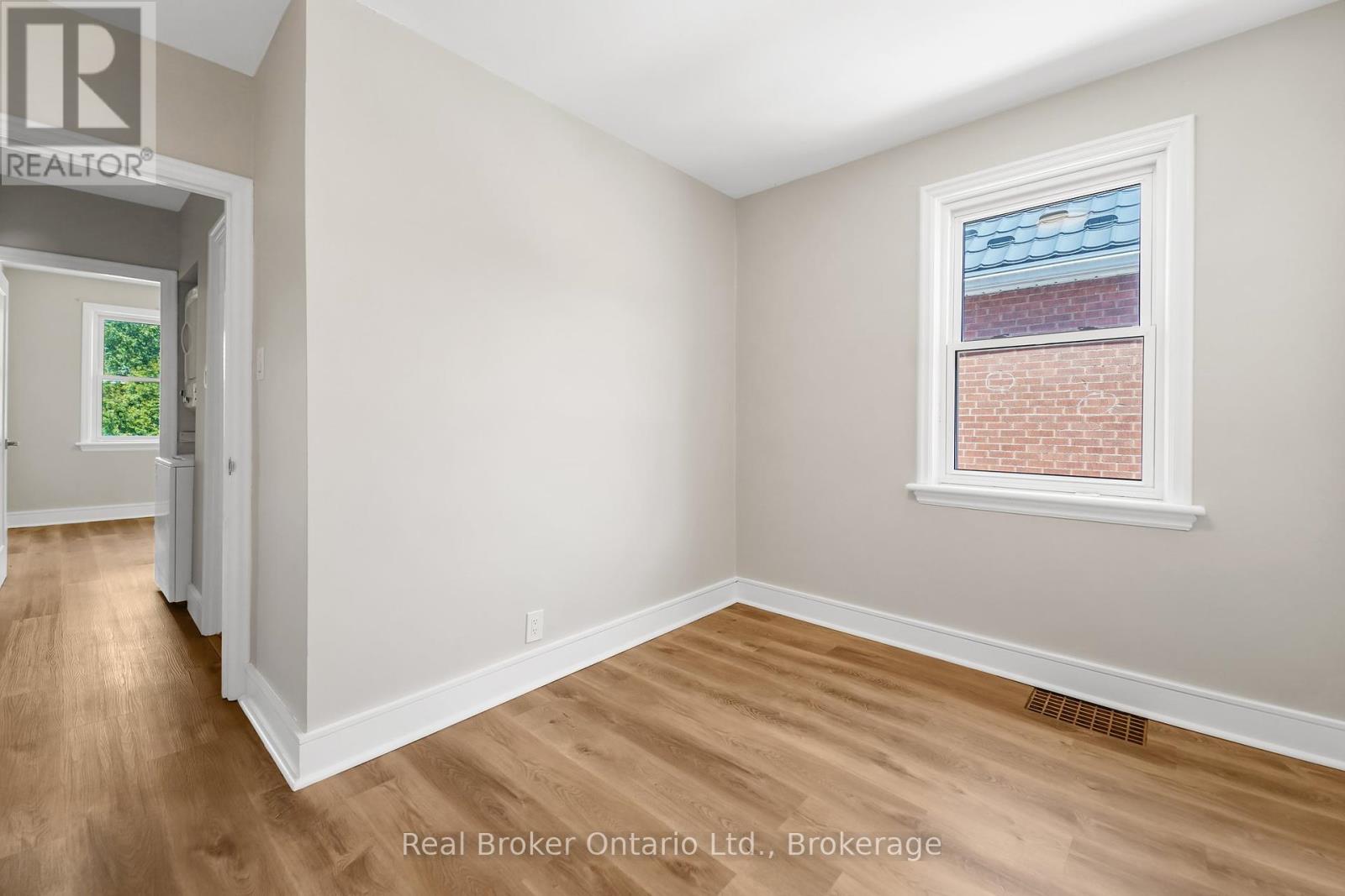 Photo 19 of Upper 223 Bond Street N, Hamilton ON
