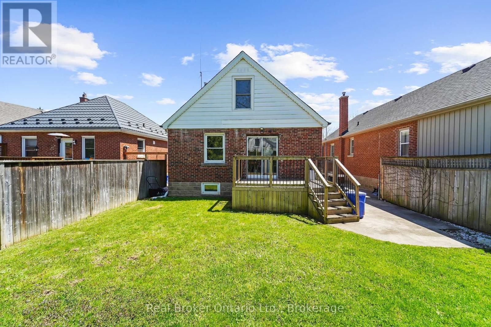 Photo 27 of Upper 223 Bond Street N, Hamilton ON