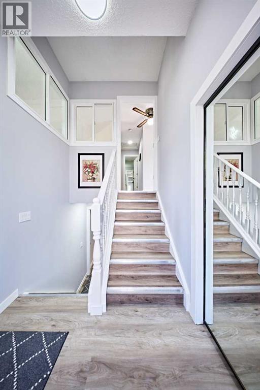 Single Family House Bi-level for Sale in  BERKLEY Drive NW Beddington Heights Calgary 