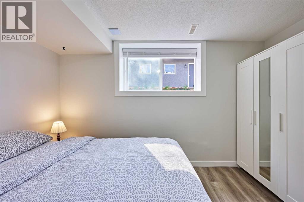 Single Family House Bi-level for Sale in  BERKLEY Drive NW Beddington Heights Calgary 