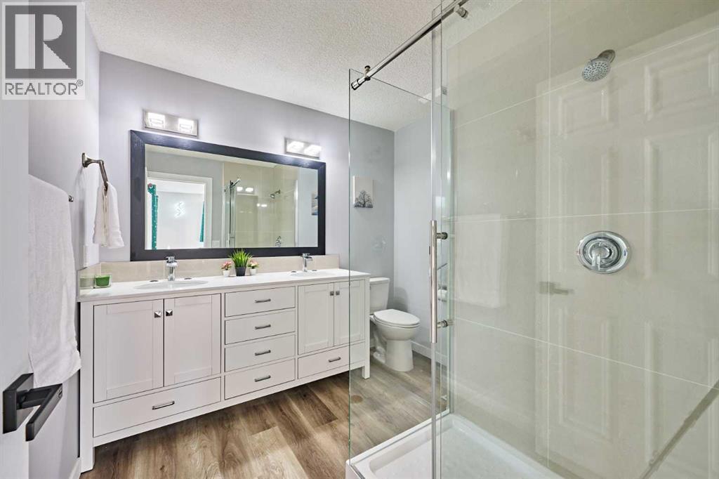 Single Family House Bi-level for Sale in  BERKLEY Drive NW Beddington Heights Calgary 