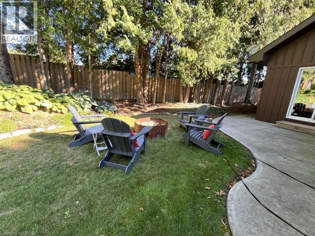 Photo 10 of 915 Governors Road, Dundas ON