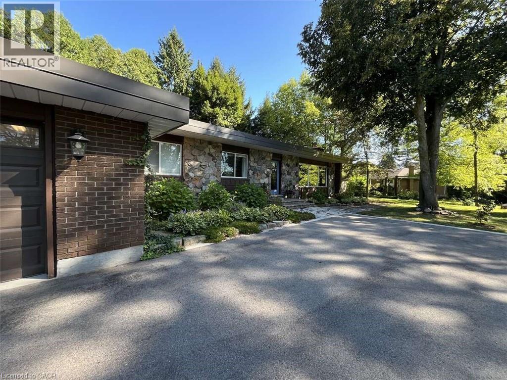 Photo 2 of 915 Governors Road, Dundas ON