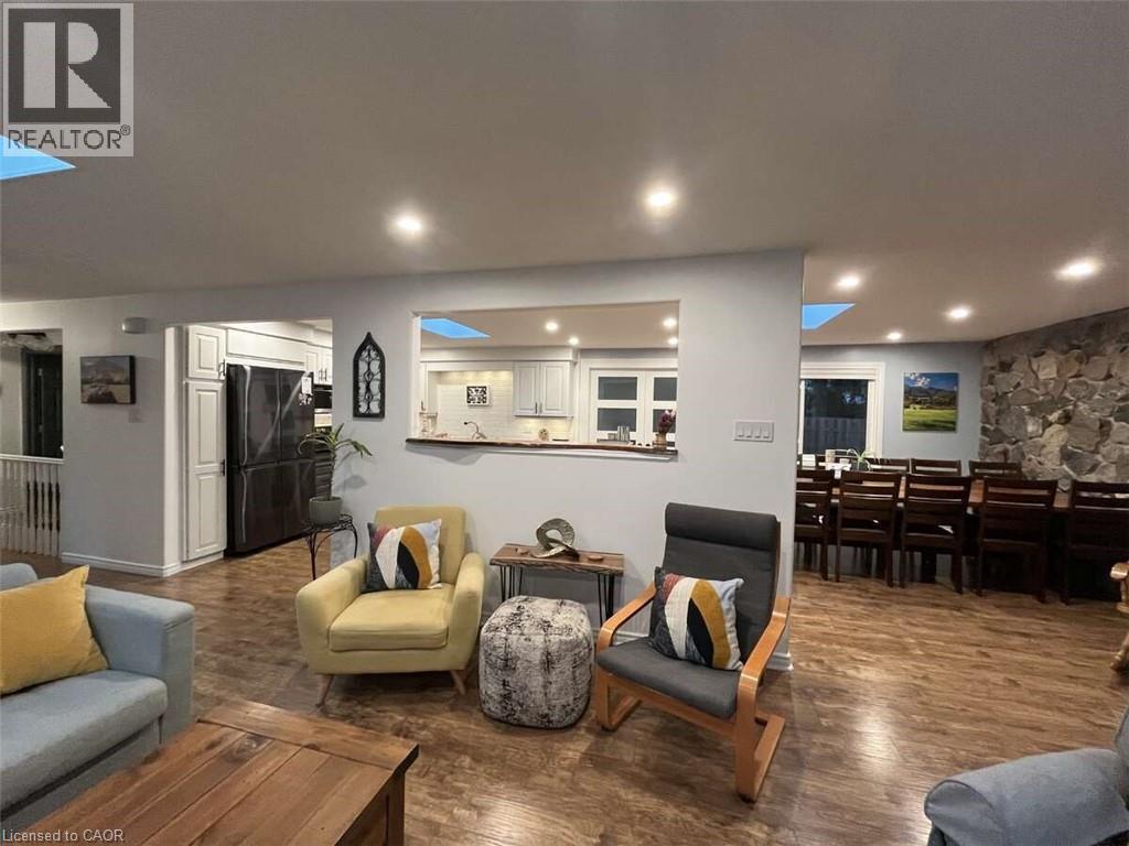 Photo 21 of 915 Governors Road, Dundas ON