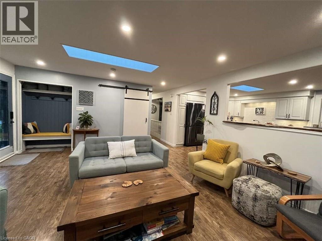 Photo 22 of 915 Governors Road, Dundas ON