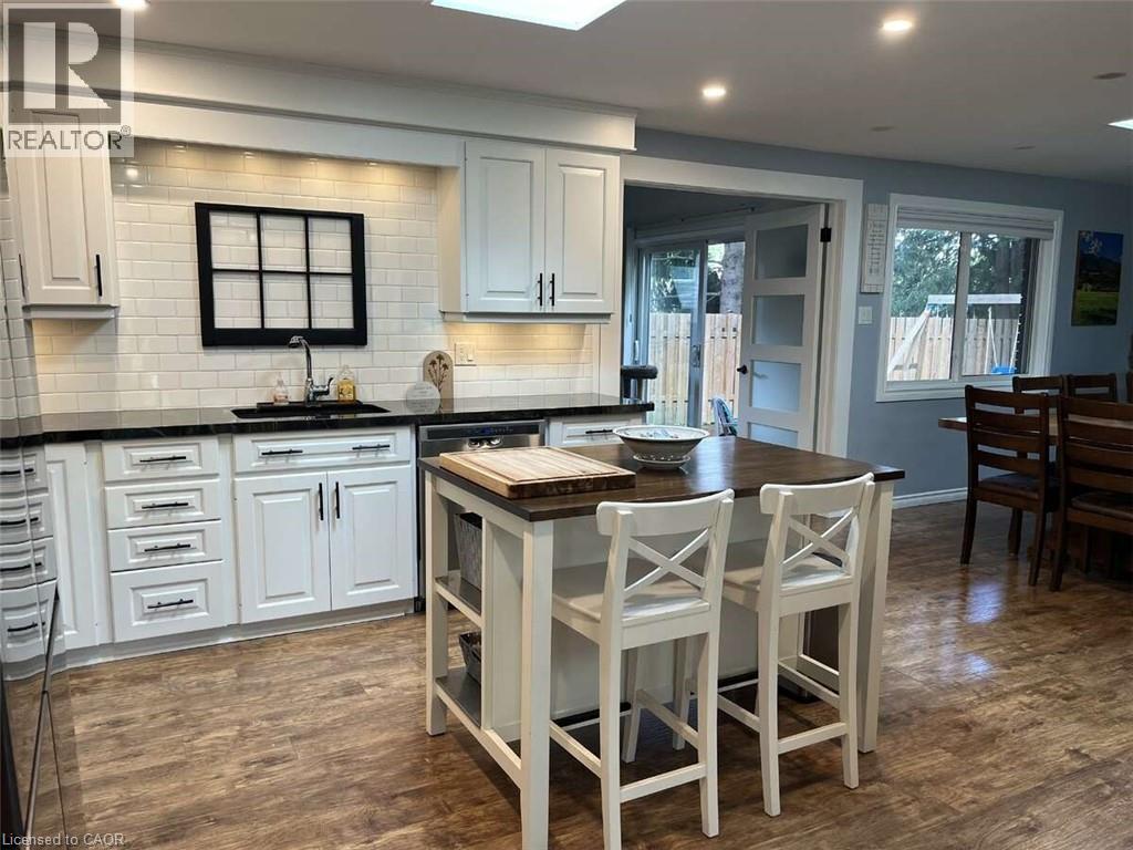 Photo 26 of 915 Governors Road, Dundas ON