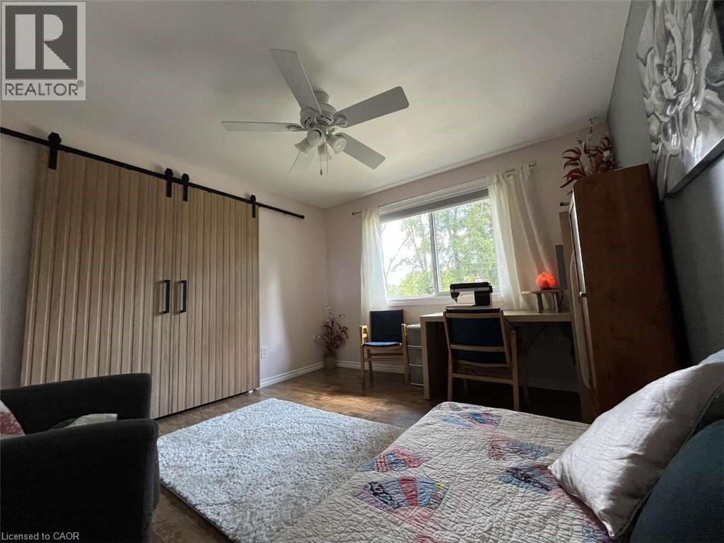 Photo 35 of 915 Governors Road, Dundas ON