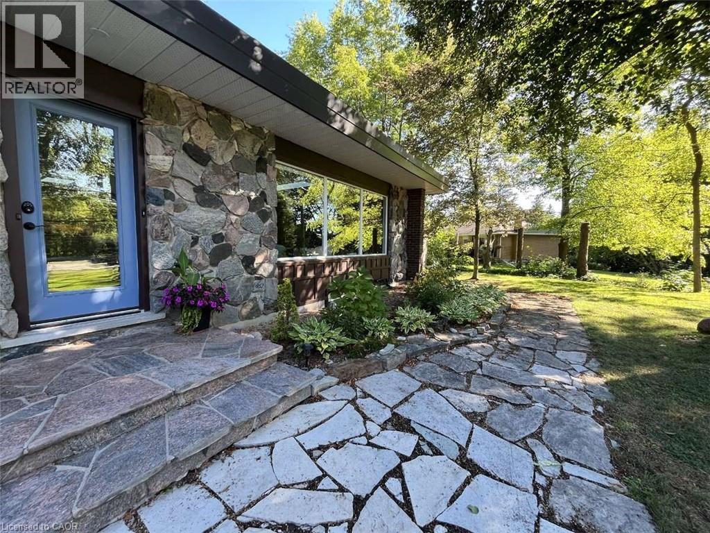 Photo 4 of 915 Governors Road, Dundas ON