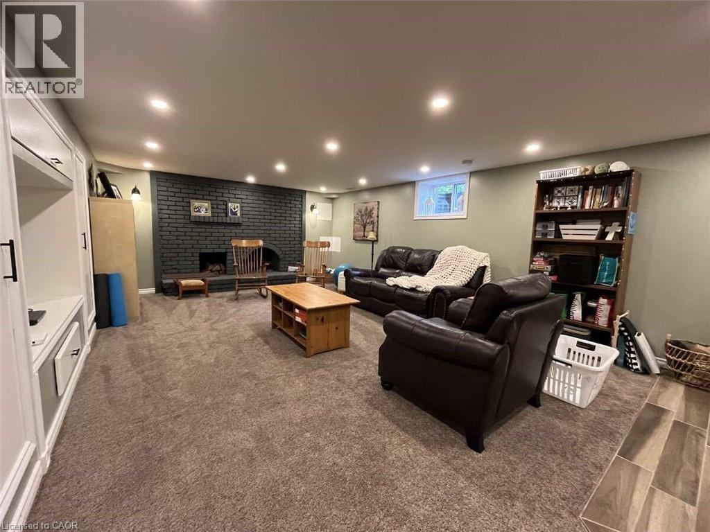 Photo 50 of 915 Governors Road, Dundas ON
