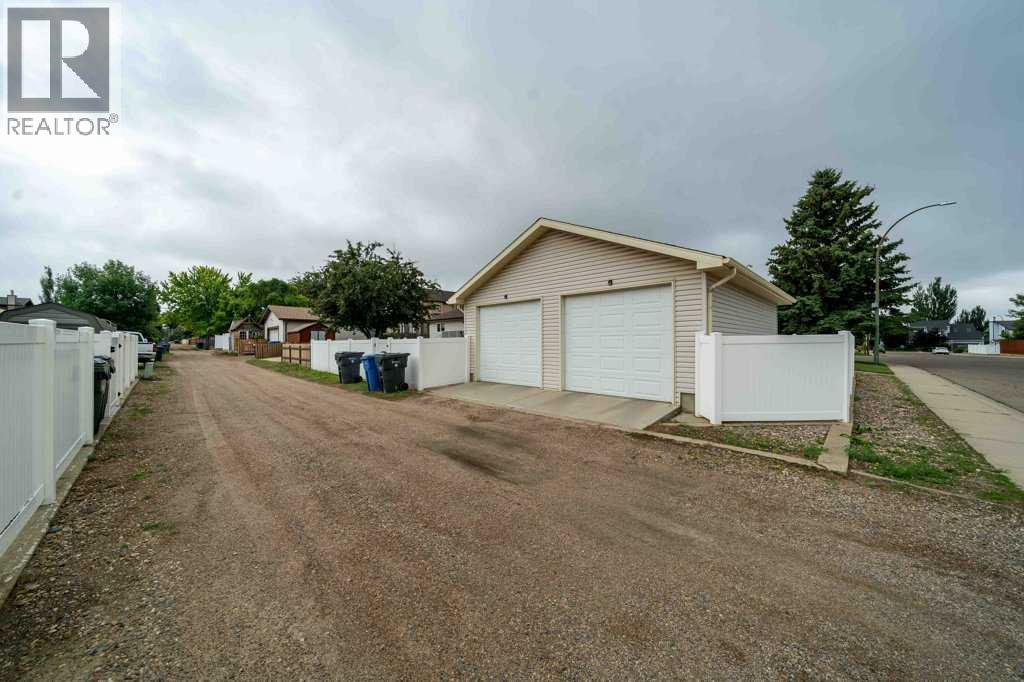 Photo 40 of 83 Stapeford Crescent Se, Medicine Hat AB