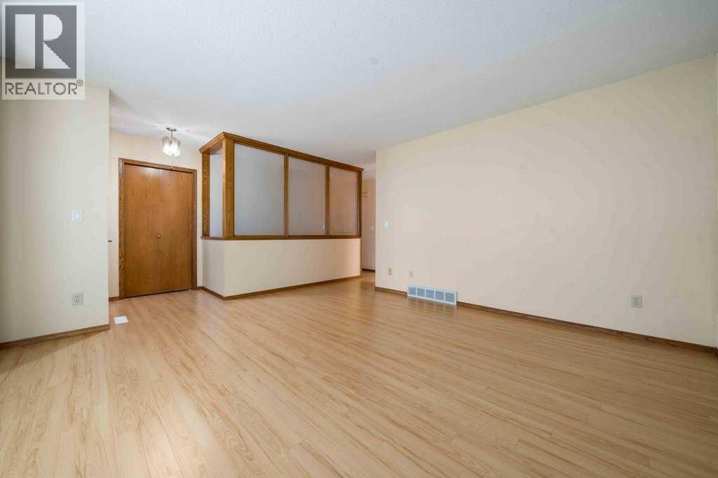 Photo 5 of 83 Stapeford Crescent Se, Medicine Hat AB