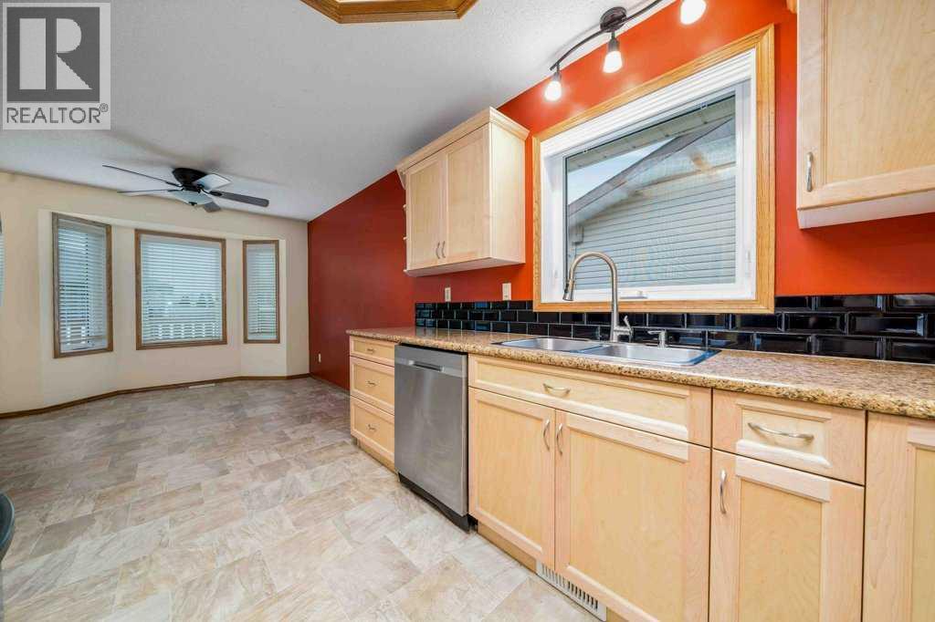 Photo 15 of 83 Stapeford Crescent Se, Medicine Hat AB