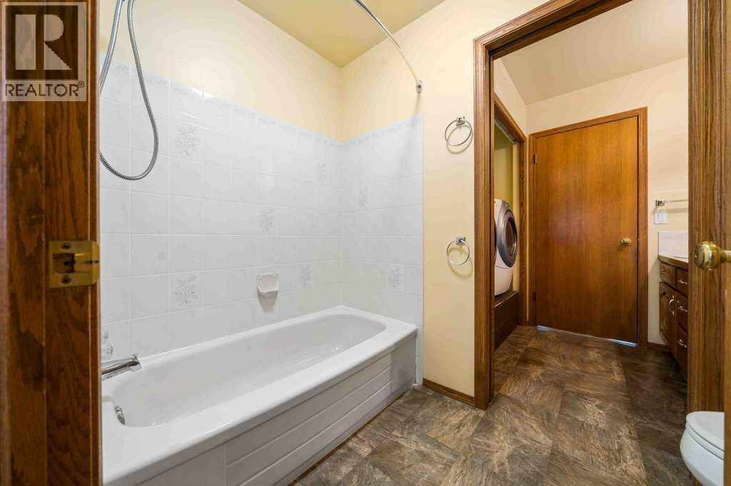 Photo 9 of 83 Stapeford Crescent Se, Medicine Hat AB