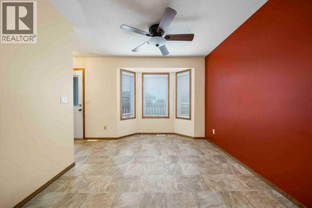Photo 11 of 83 Stapeford Crescent Se, Medicine Hat AB