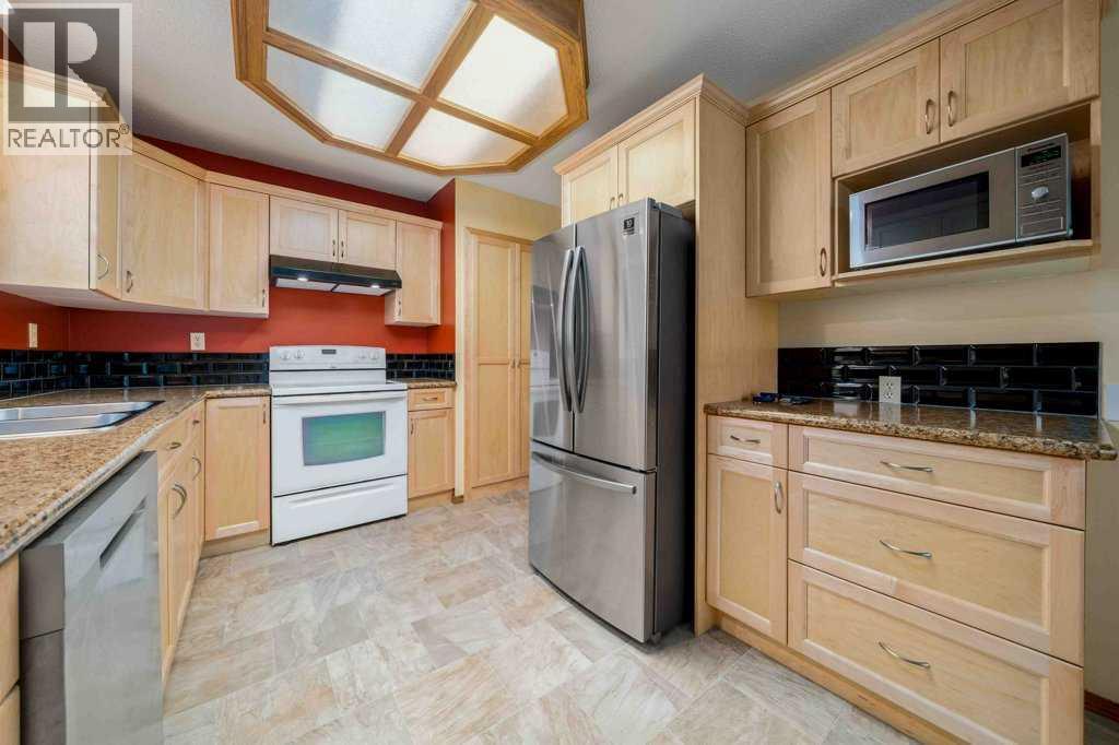 Photo 14 of 83 Stapeford Crescent Se, Medicine Hat AB