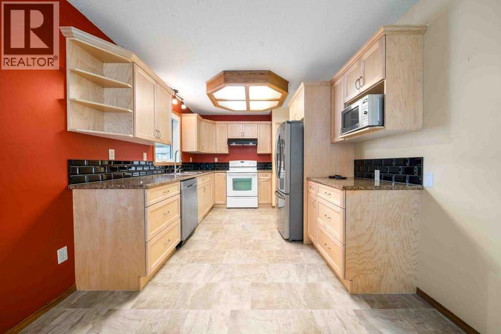 Photo 12 of 83 Stapeford Crescent Se, Medicine Hat AB
