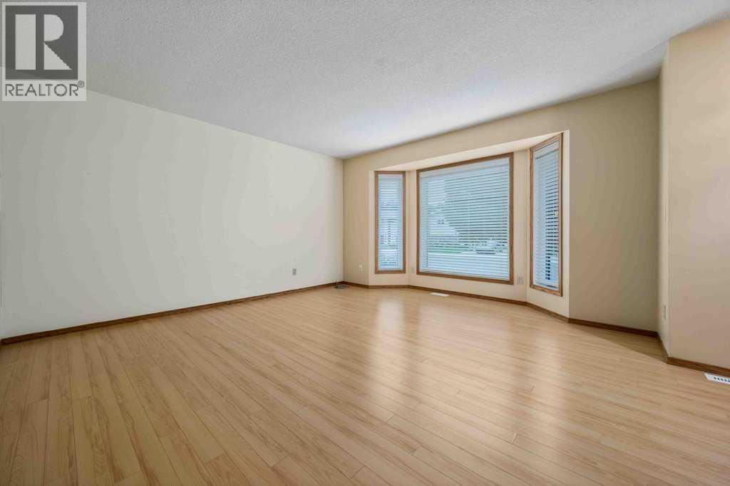 Photo 4 of 83 Stapeford Crescent Se, Medicine Hat AB