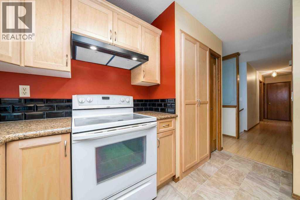 Photo 16 of 83 Stapeford Crescent Se, Medicine Hat AB