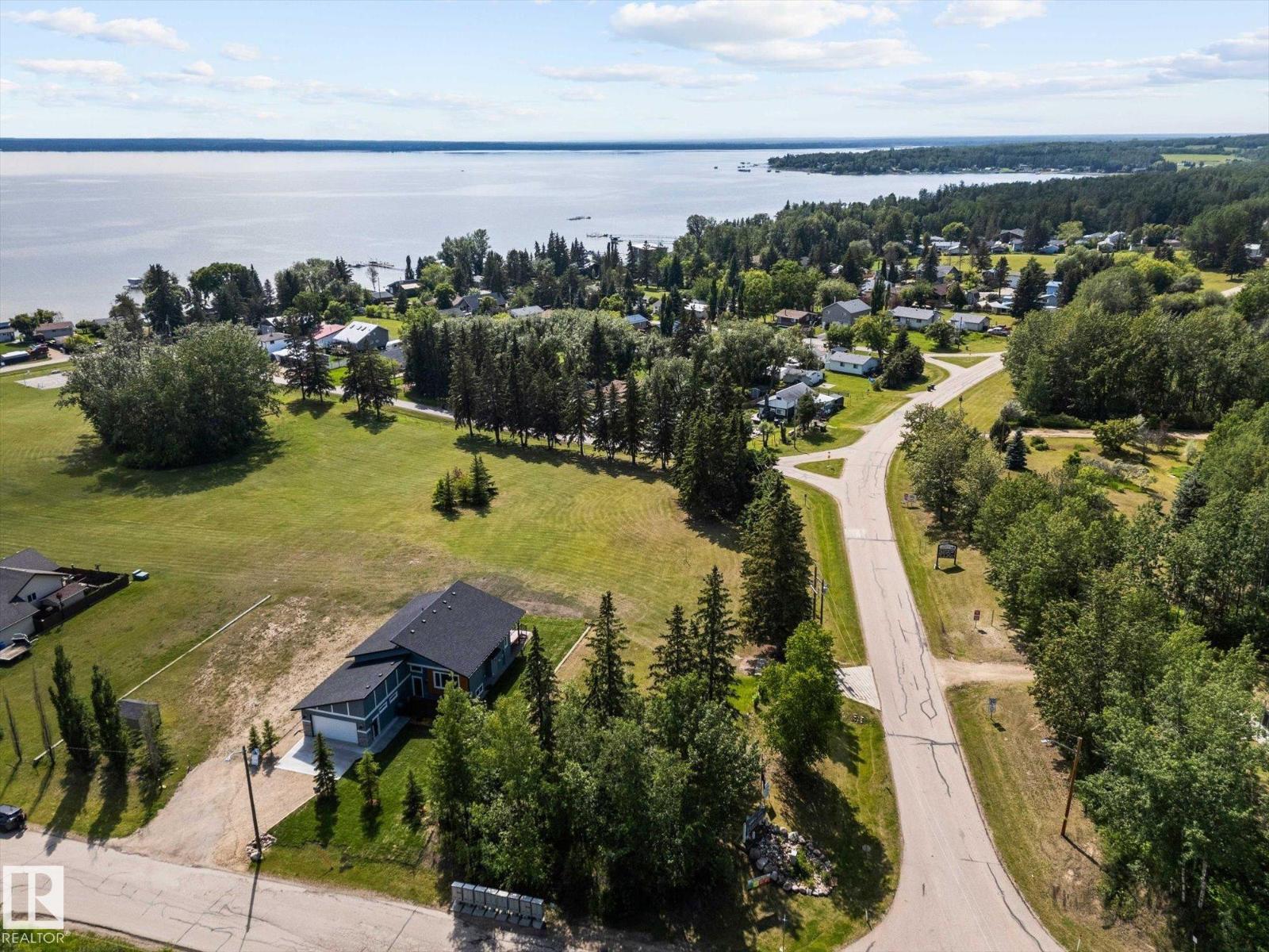 Photo 5 of 102 1 Street Yellowstone, Rural Lac Ste Anne County AB