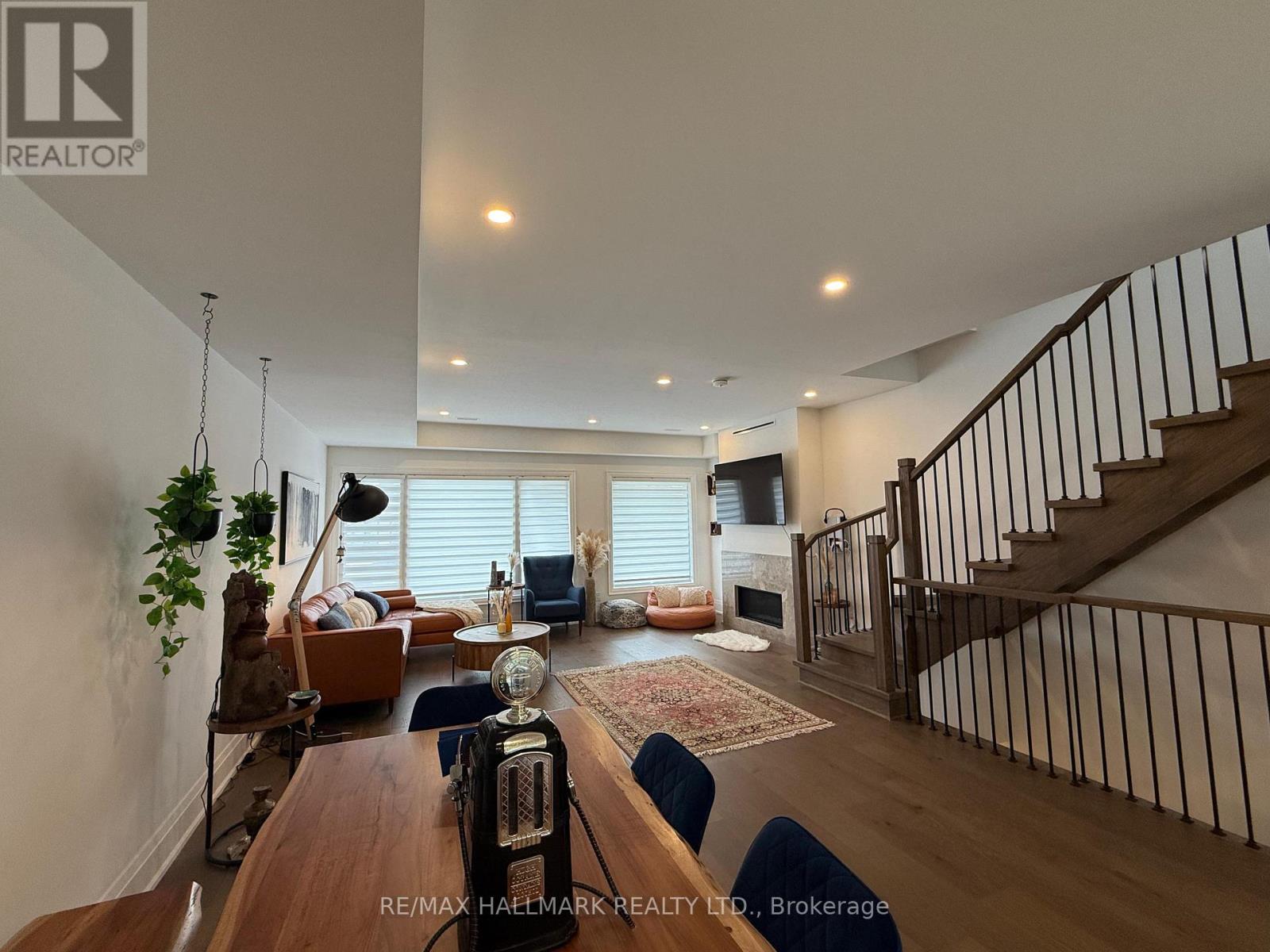 Photo 5 of 14 Persica Street, Richmond Hill ON