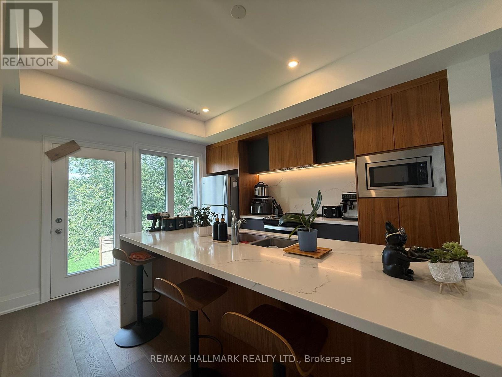 Photo 6 of 14 Persica Street, Richmond Hill ON